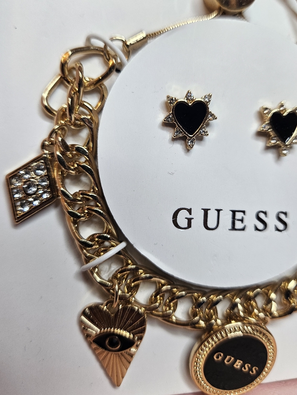 GUESS Gold-Tone Charm Bracelet & Black Heart Stud Earrings Set NIB - Picture 3 of 9